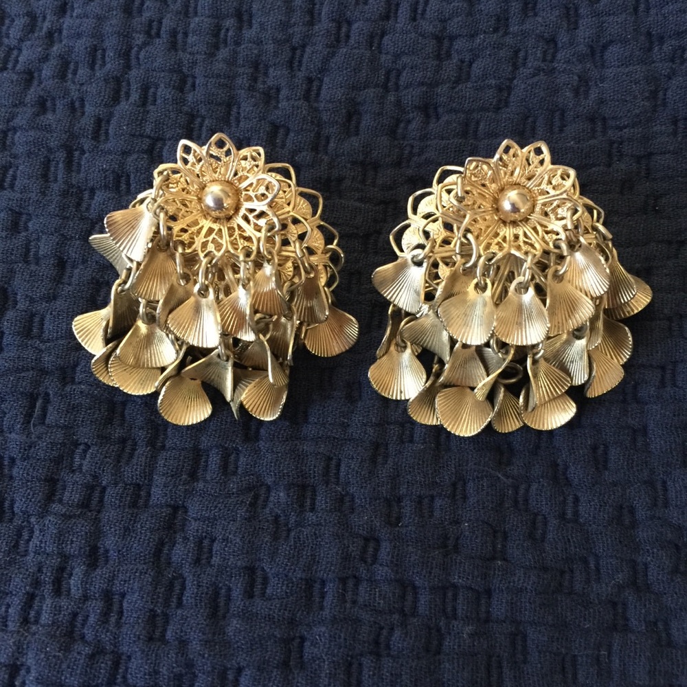 Vintage Marino Shell Dangles Clip Back